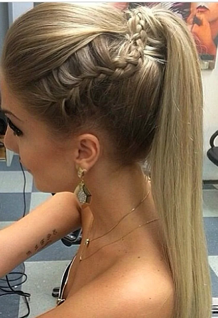 Прическа хвост с косичками