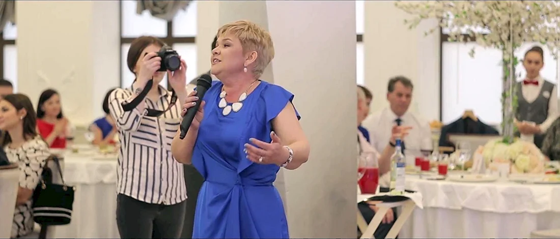 Прическа маме на свадьбу дочери