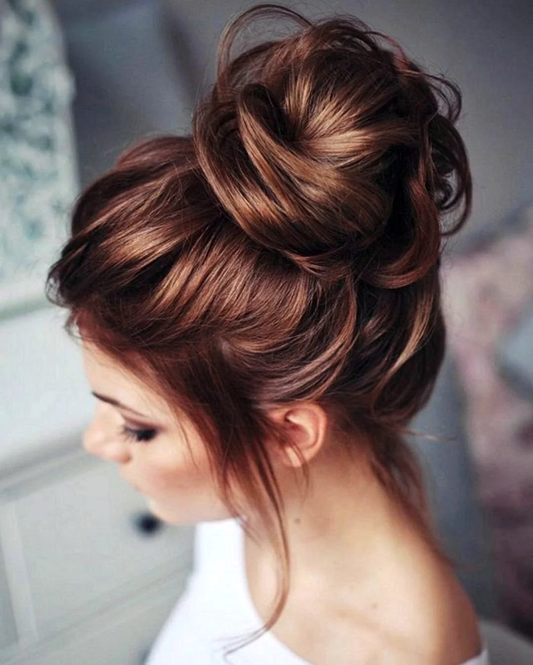 Прическа messy bun