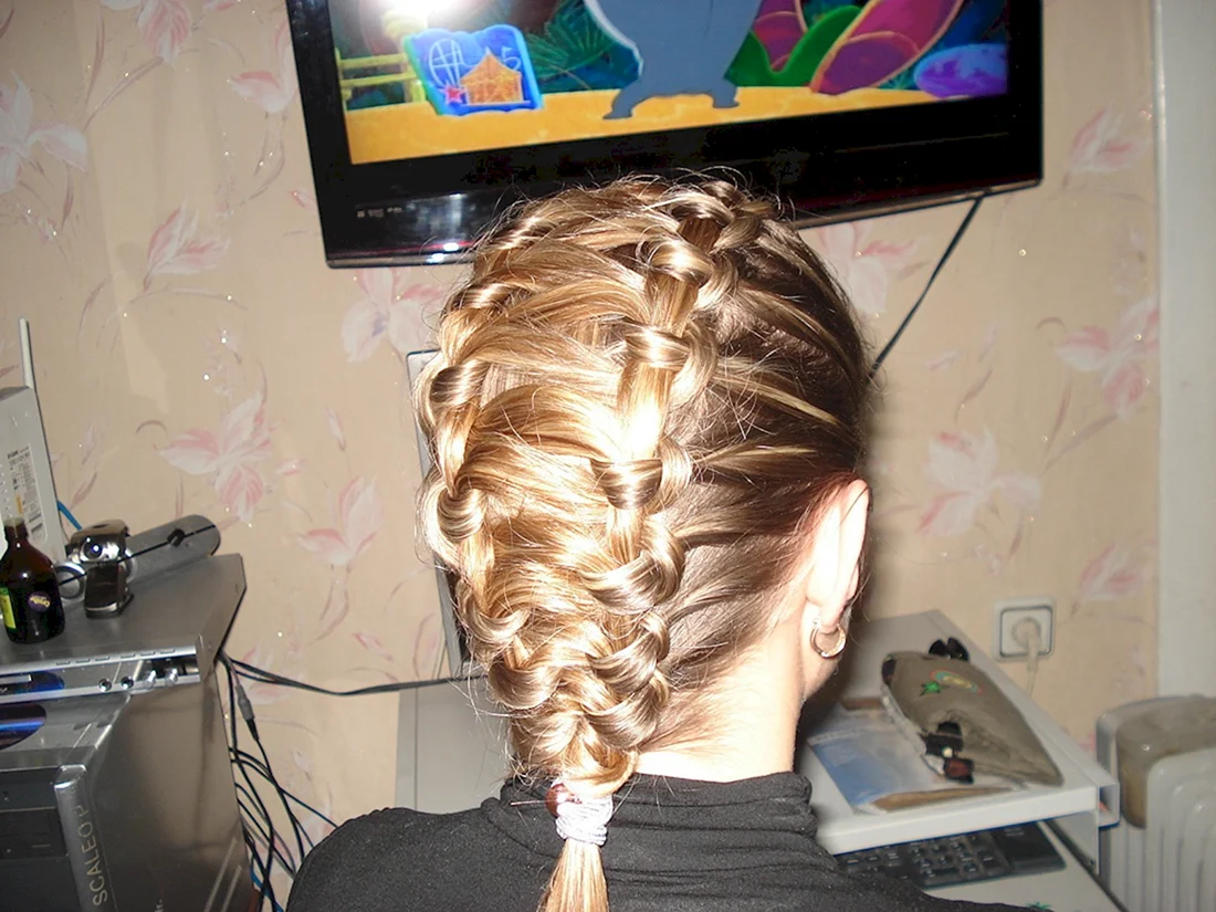 Прическа паутинка