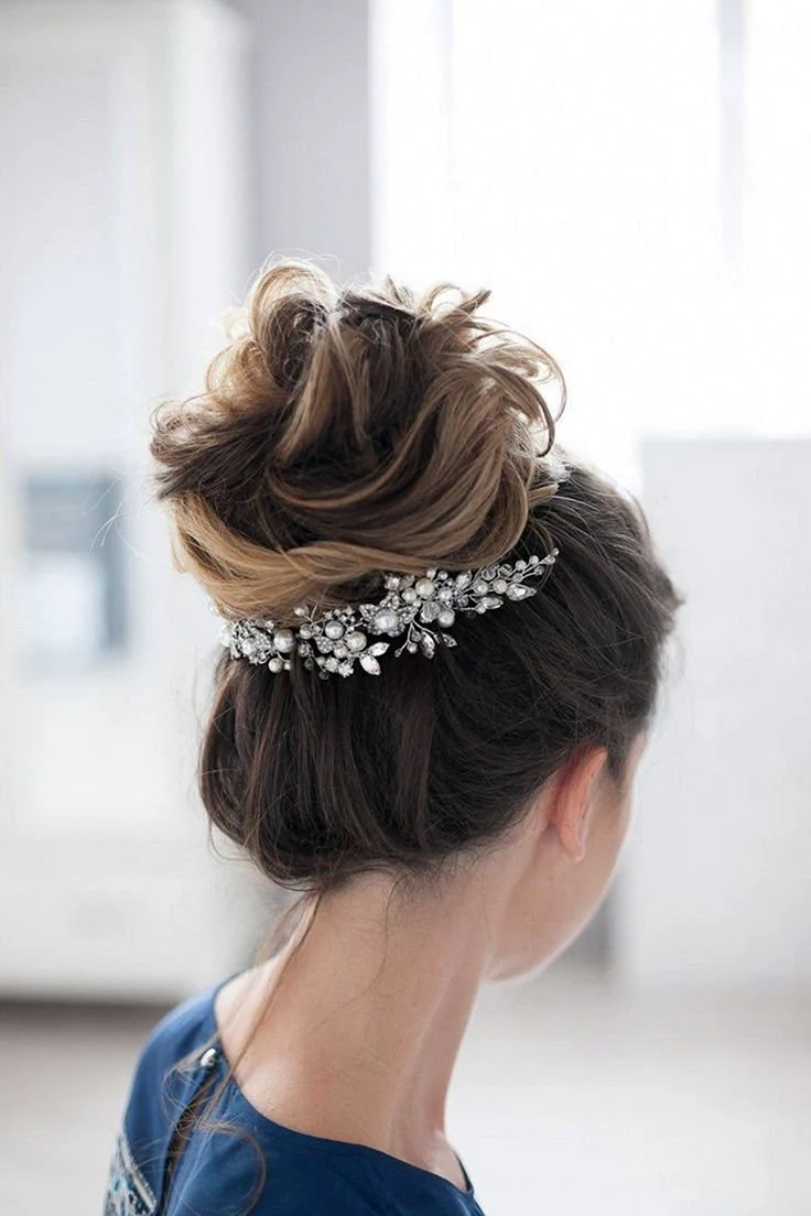 Прическа пучок