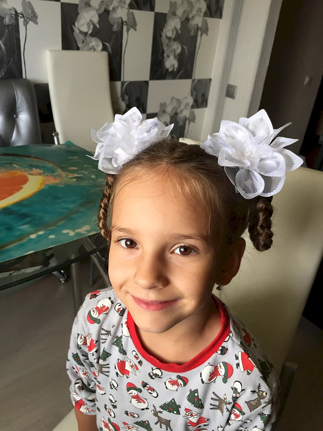 Прическа с бантом для девочки