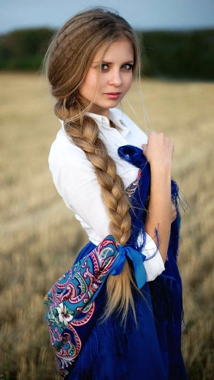 Русская красавица с косой