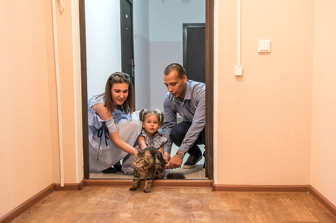 Семья в новой квартире