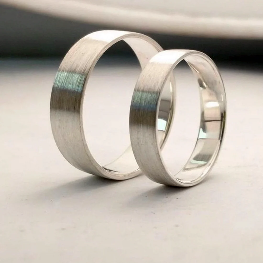 Серебряное обручальное кольцо