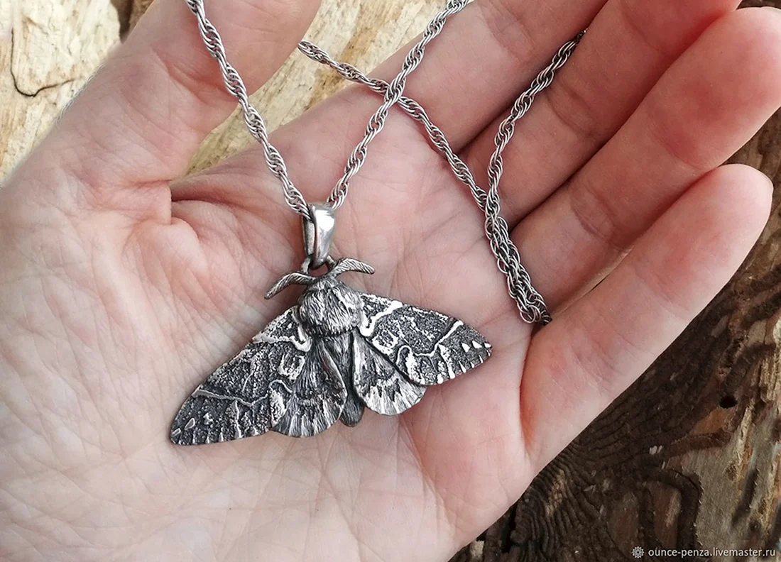 Серебряные бабочки