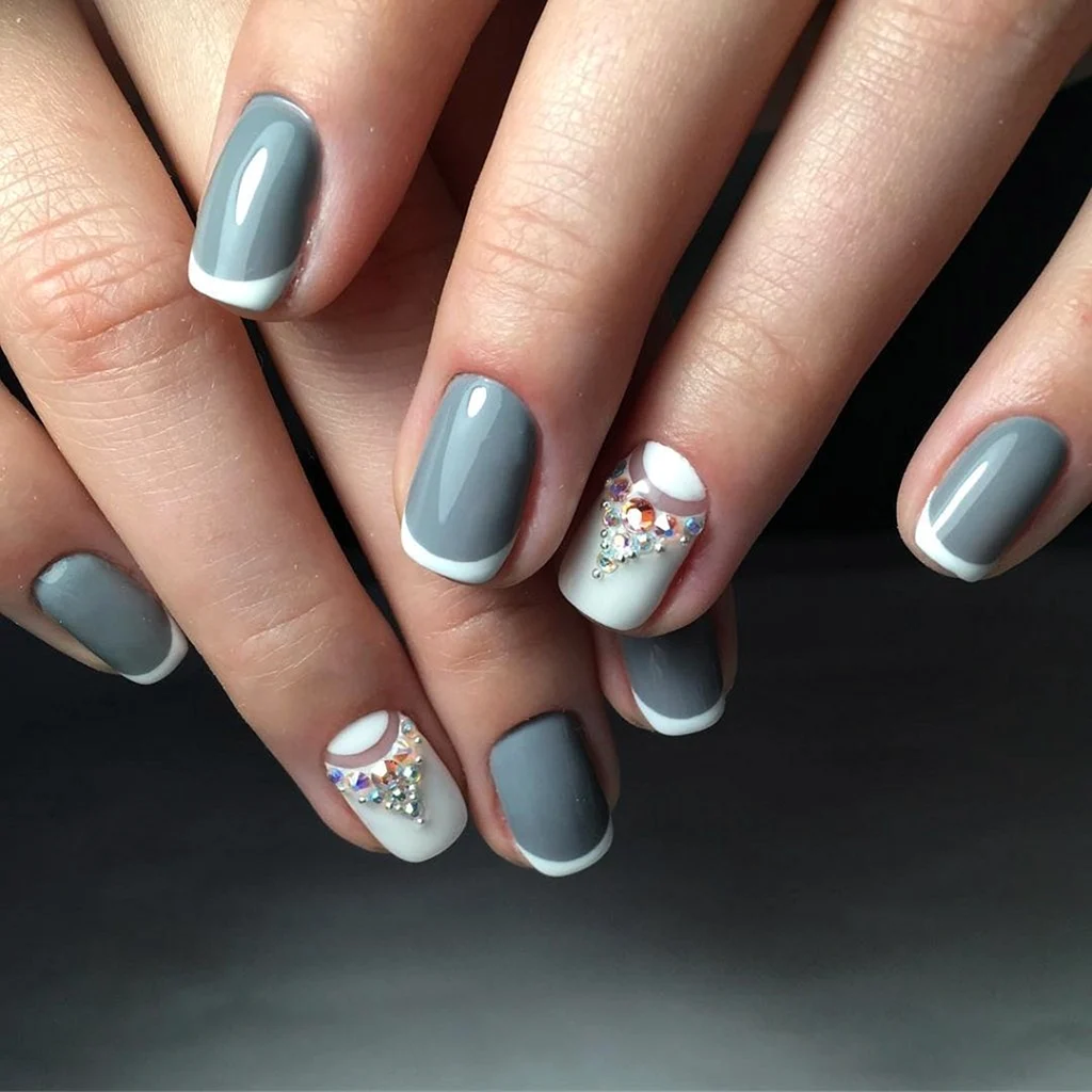 Серый маникюр на короткие ногти