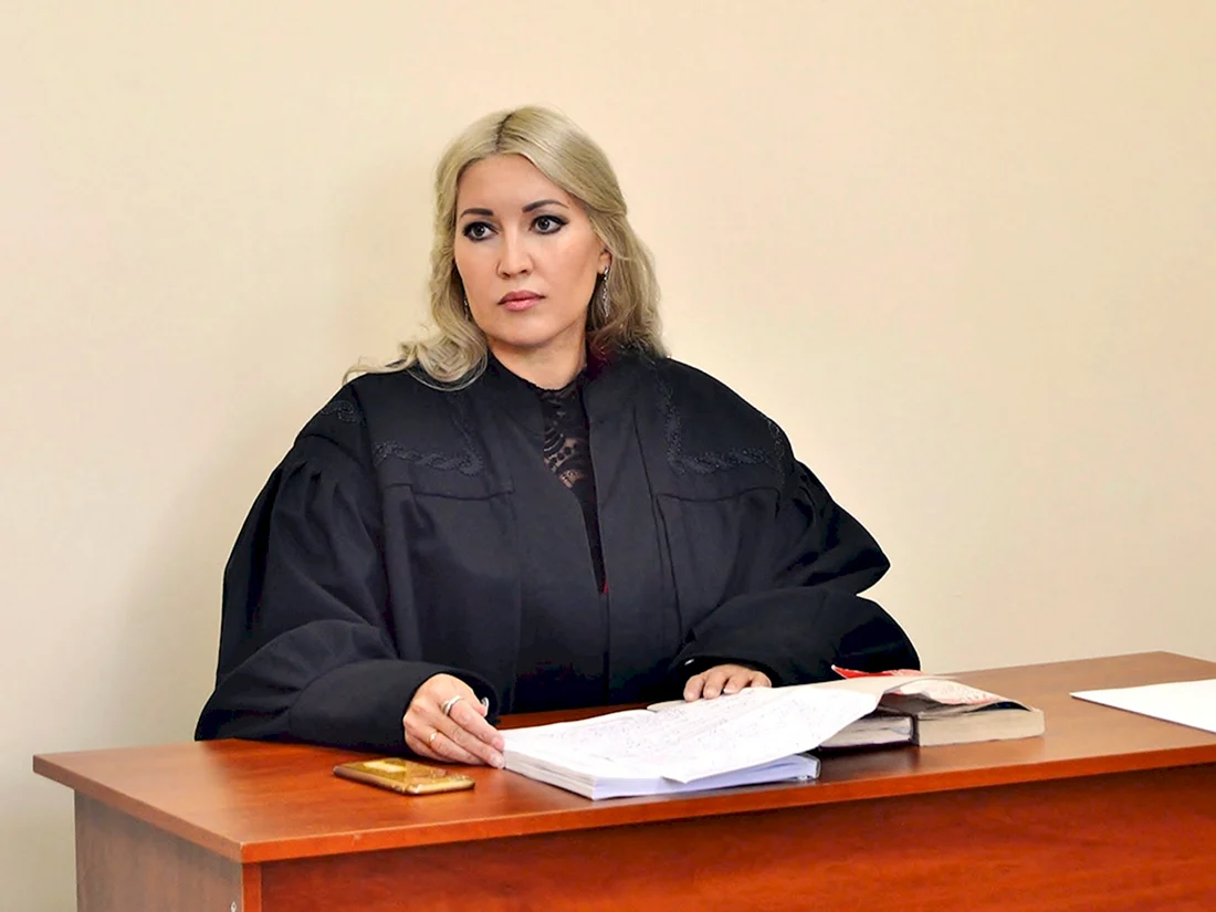 Сибгатуллина Дина Ильсуровна судья