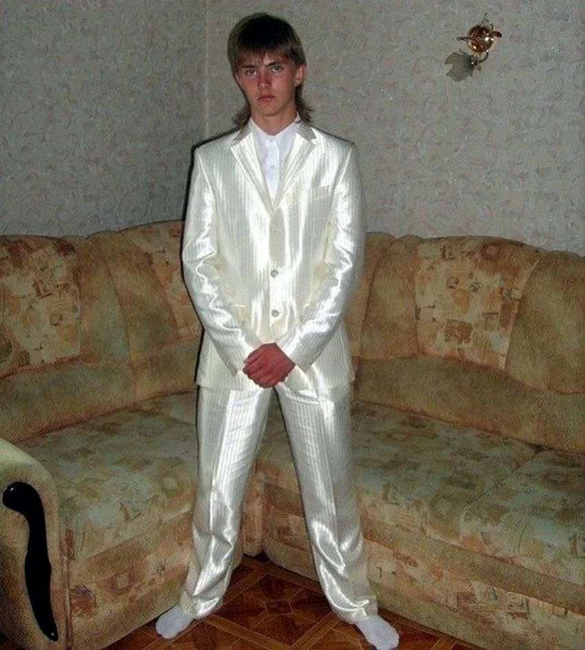 Смешной костюм жениха