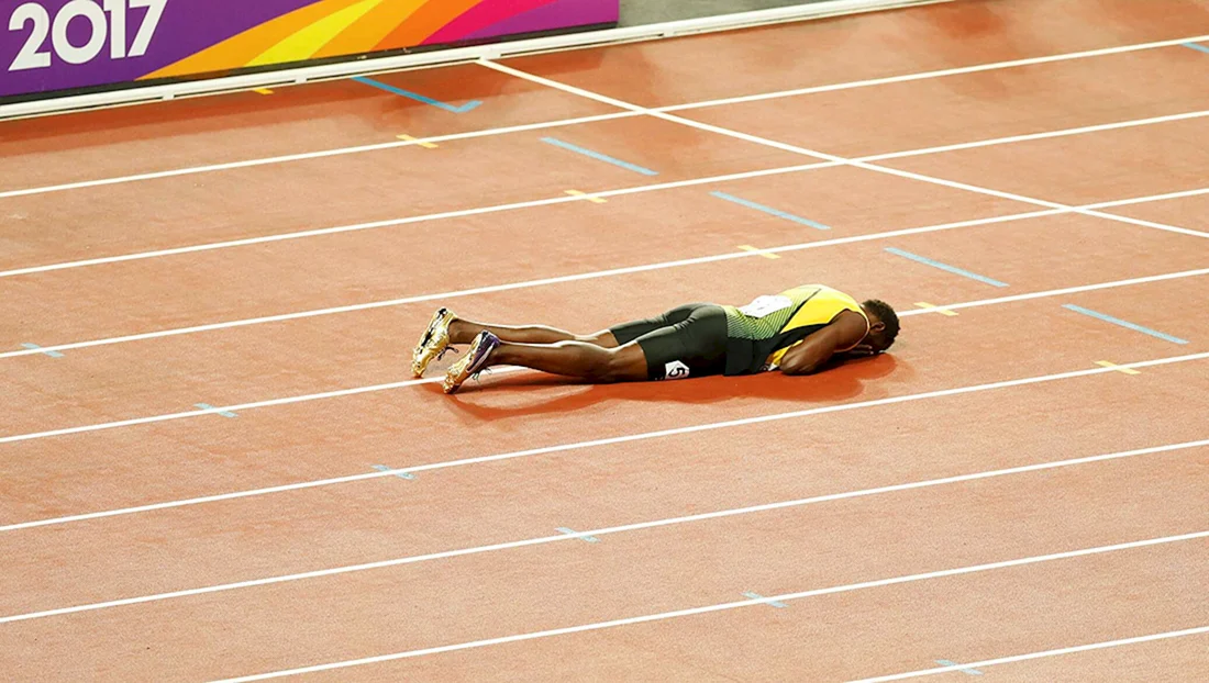 Спортсмен упал