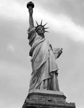 Статуя свободы США черно-белая