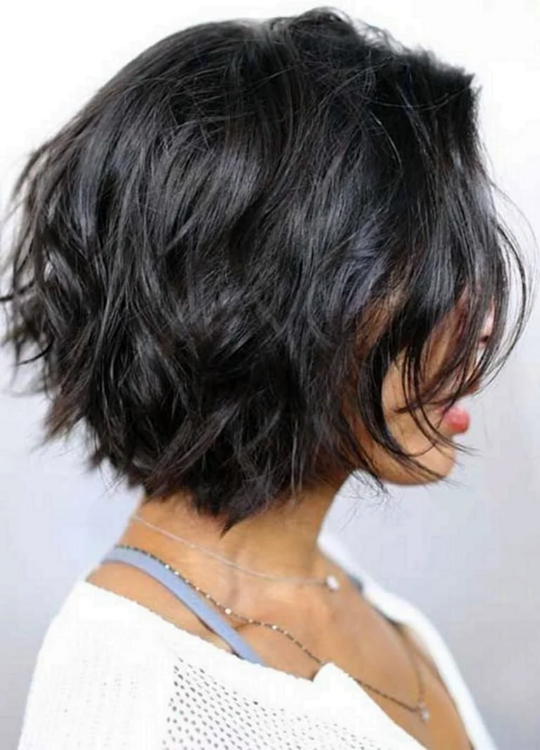 Стрижка layered short Bob