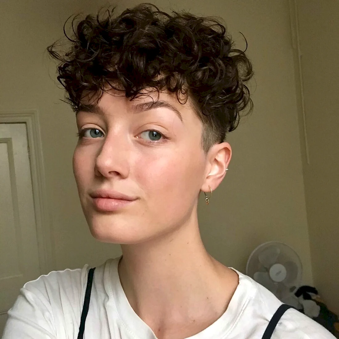 Стрижка short Pixie Cut curly hair