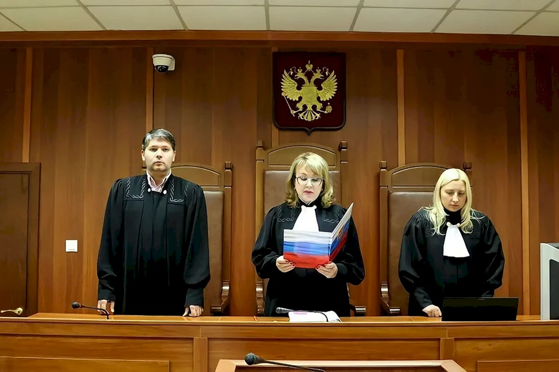 Судья в суде
