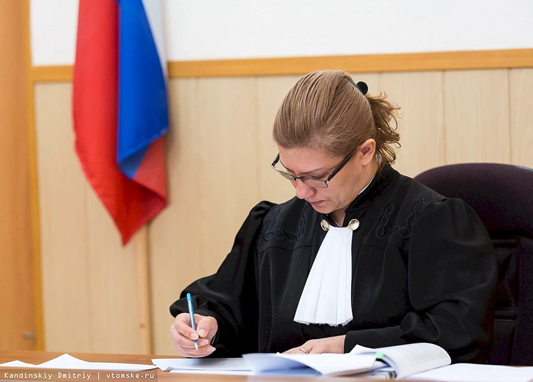 Судья в суде