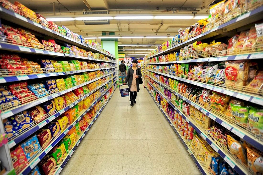 Супермаркет полки с продуктами