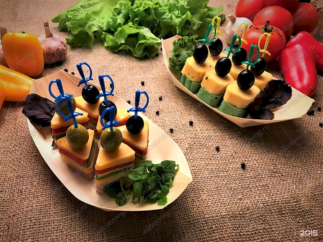 Сыр маслины на шпажках