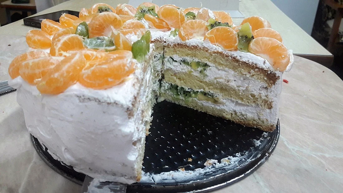 Торт клубнично йогуртовый золотой Колос