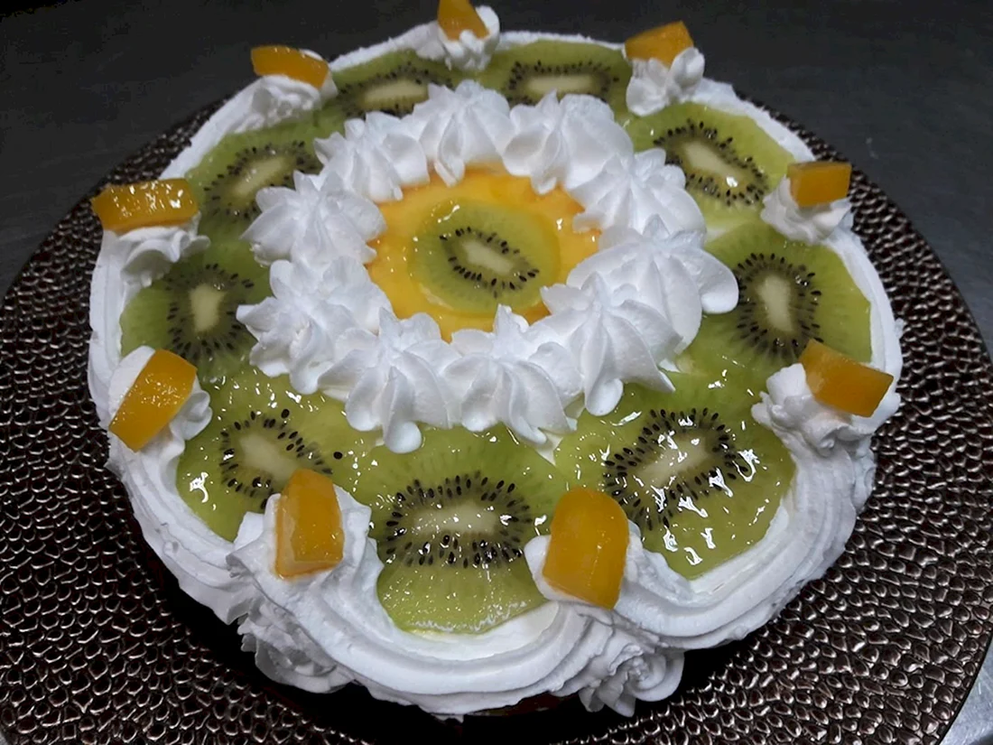 Торт с киви и ананасом