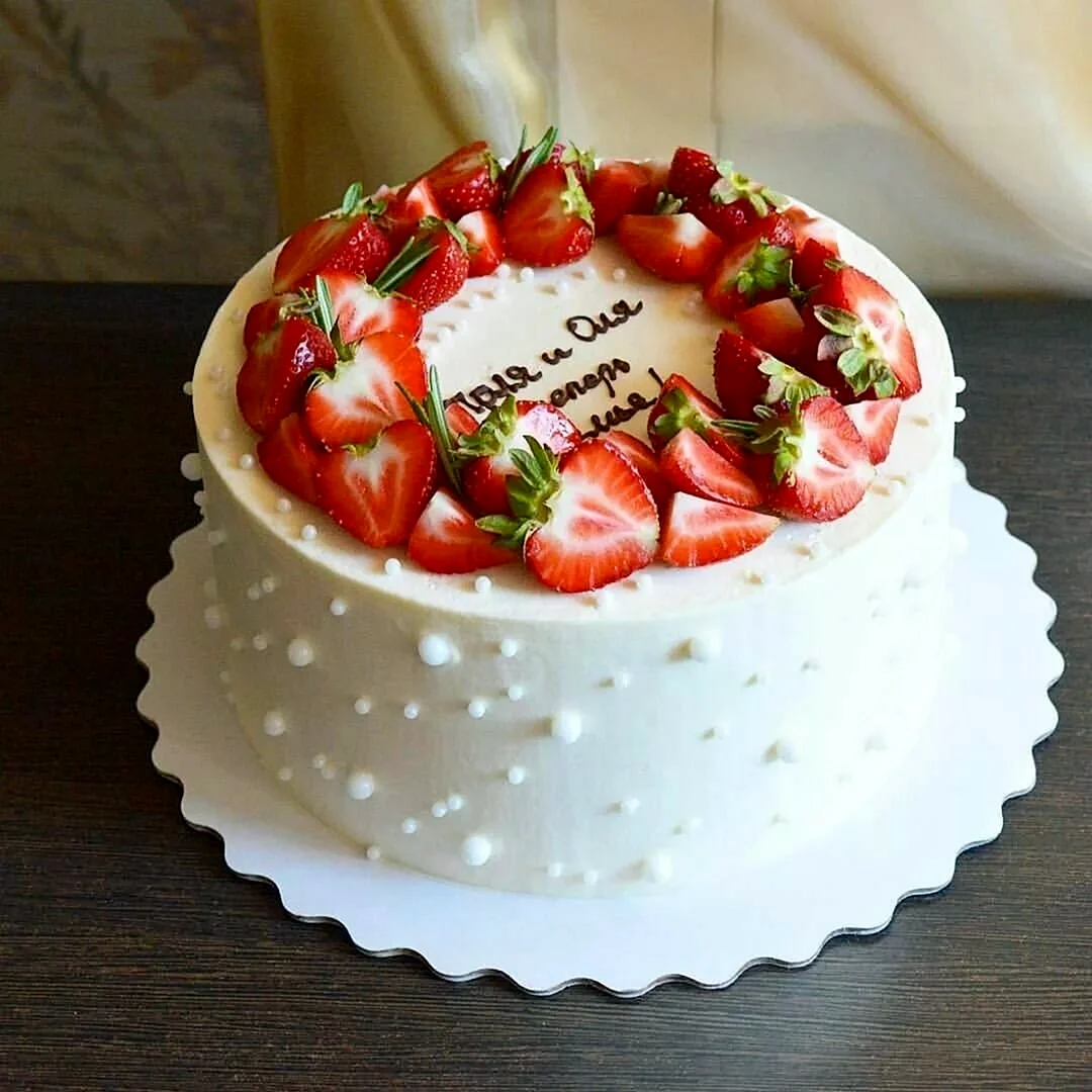 Торт с клубникой