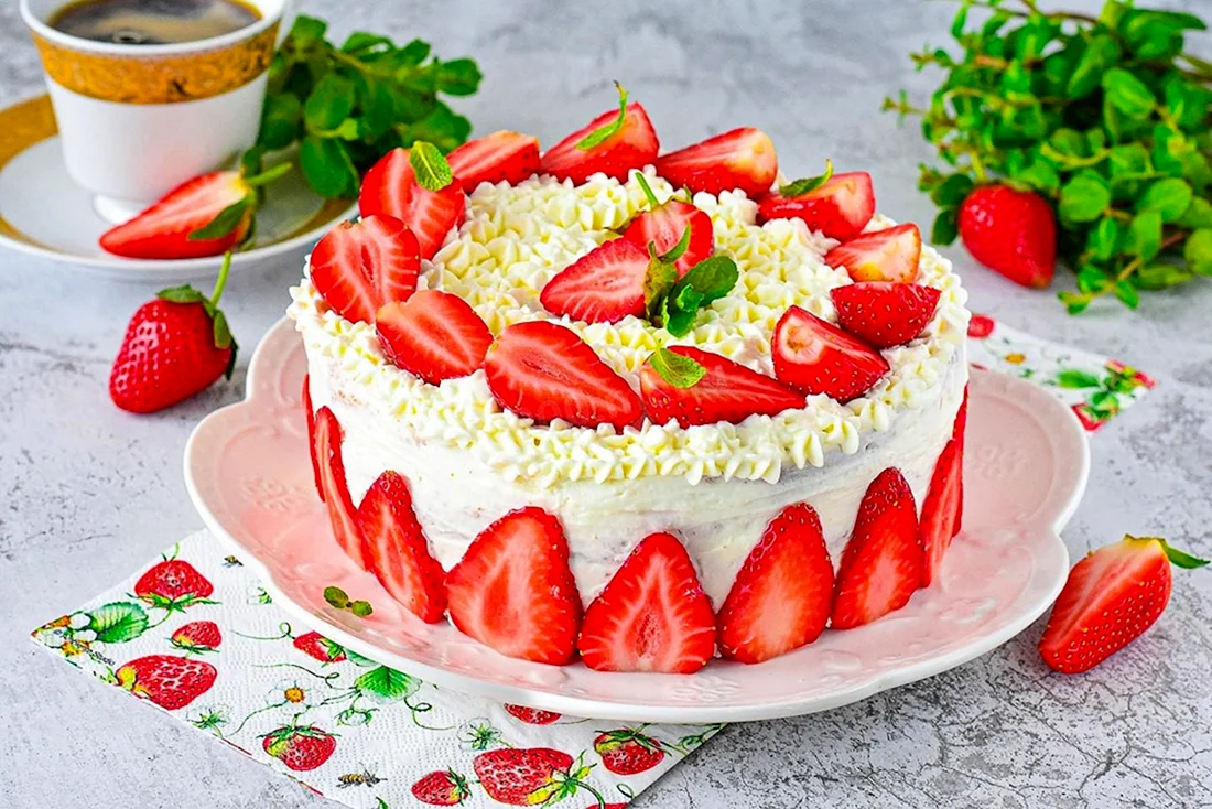 Торт с клубникой