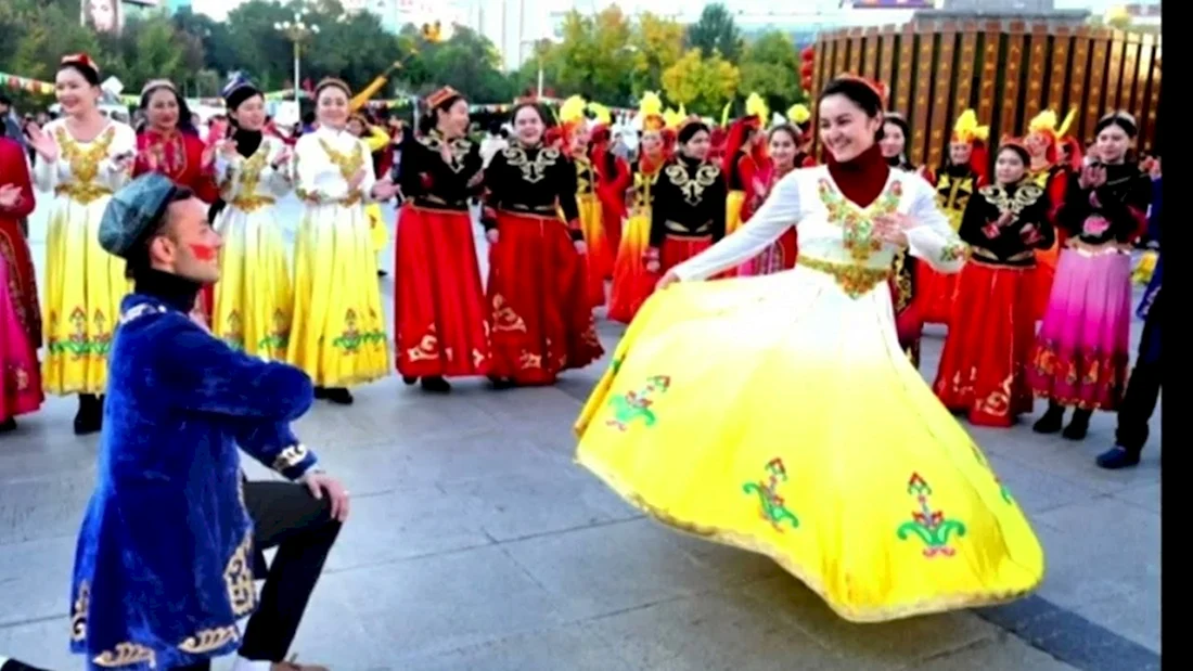 Уйгурская Национальная одежда