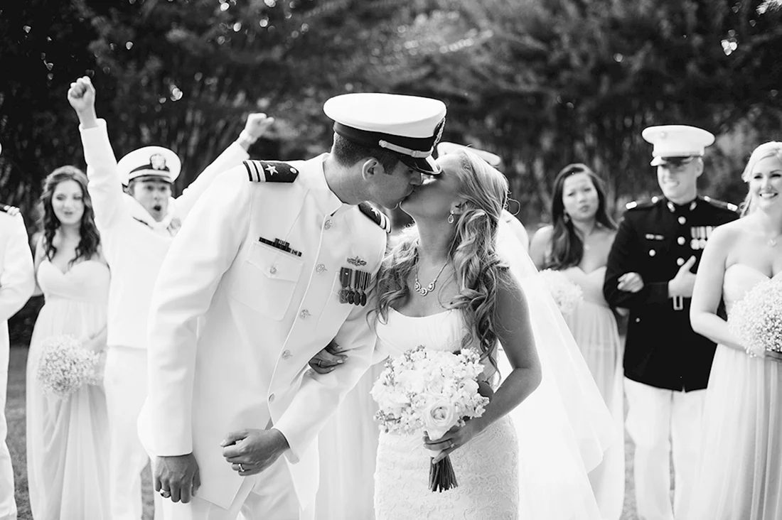 Военный с невестой