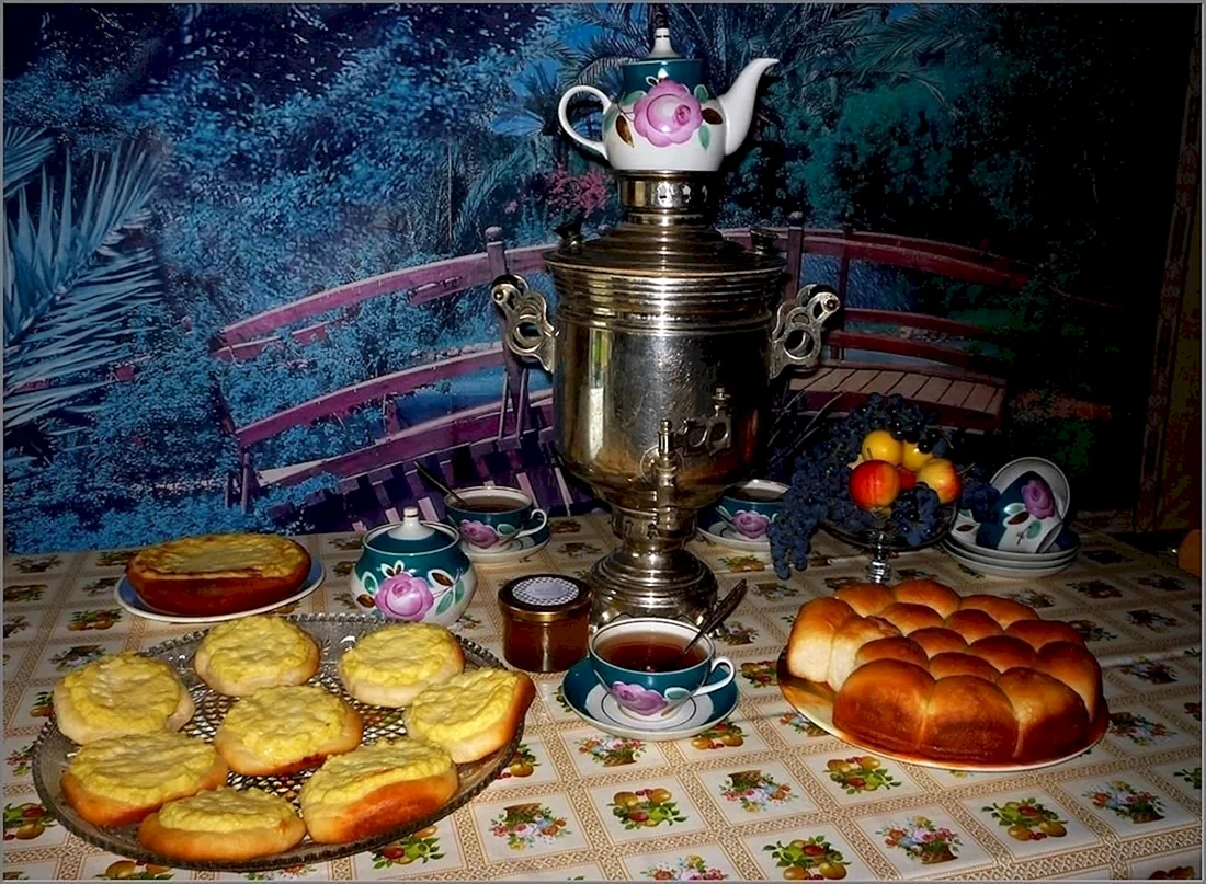 Чайный стол с самоваром