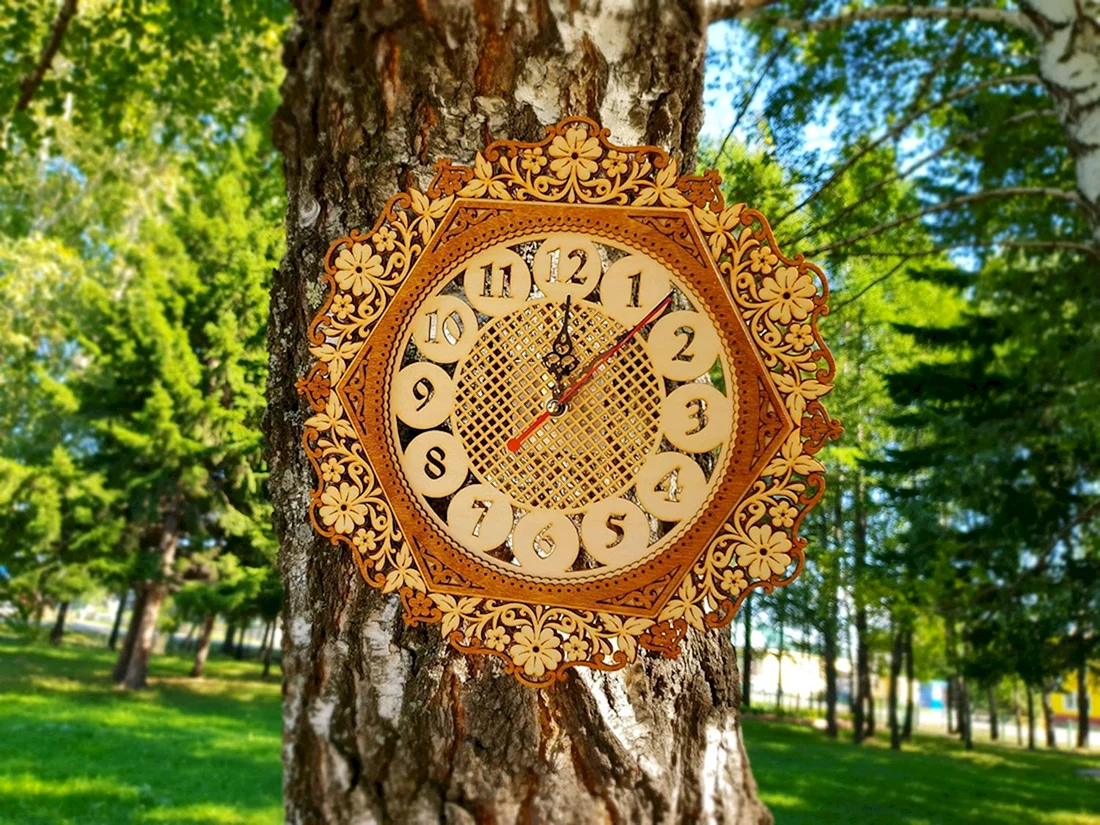 Часы из дерева