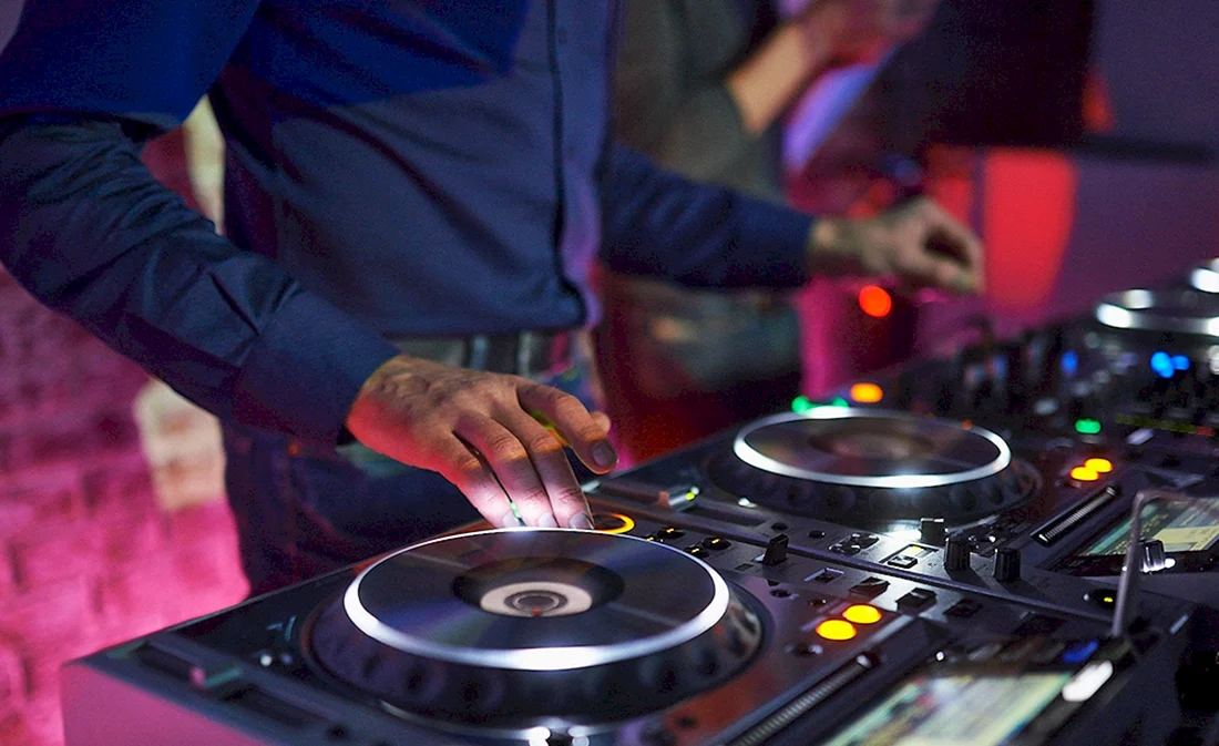Диджейский пульт Max DJ 305.
