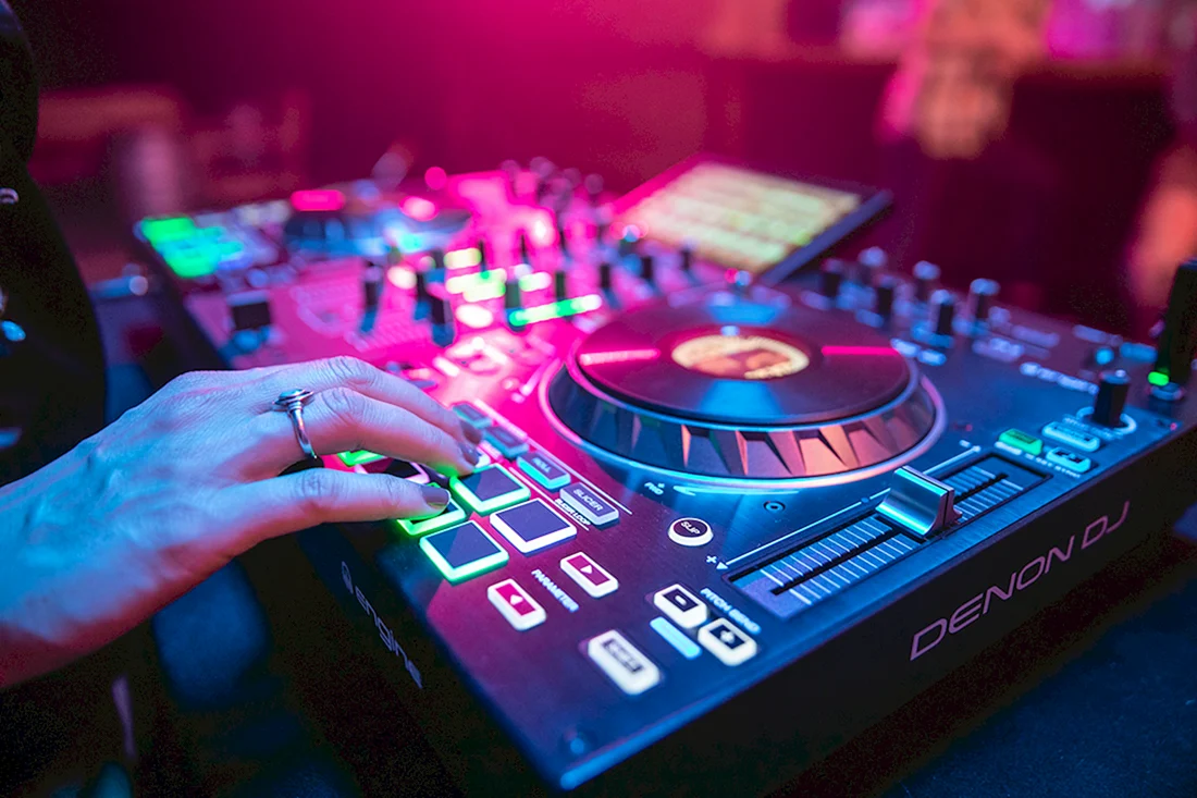 DJ контроллеры Denon Prime 2