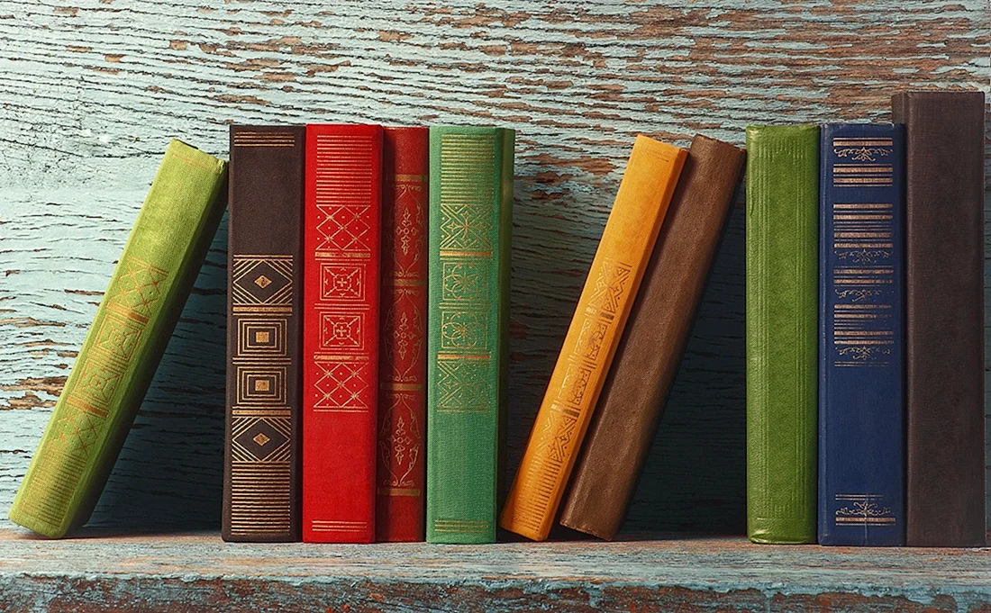 Книги на полке