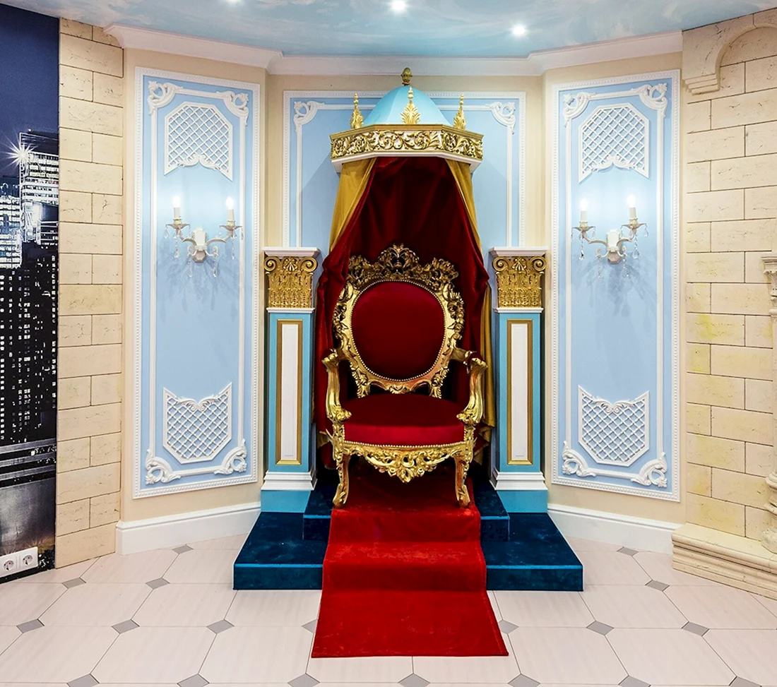 Королевский дворец внутри трон