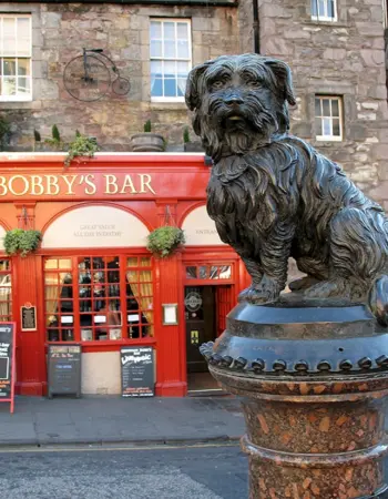 Памятник скайтерьеру Бобби Шотландия