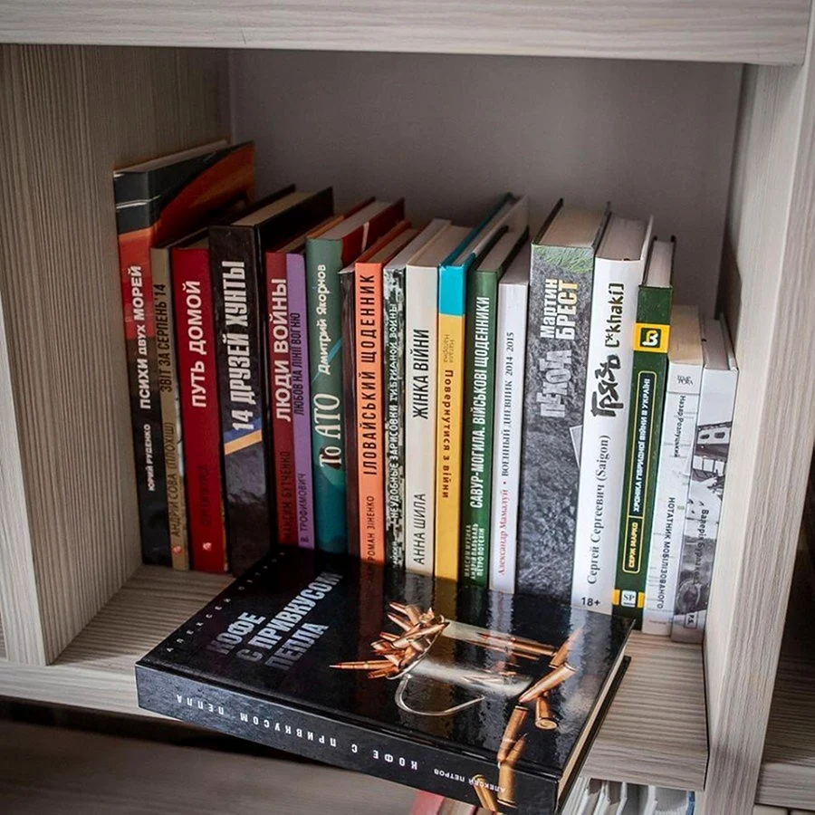 Полка для книг