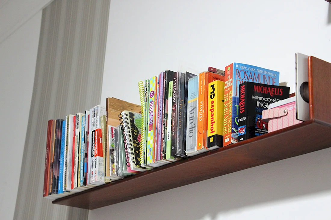 Полка для книг