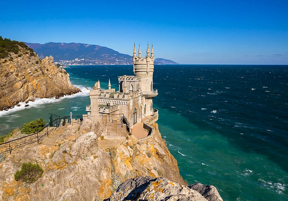 Замок Ласточкино гнездо в Крыму