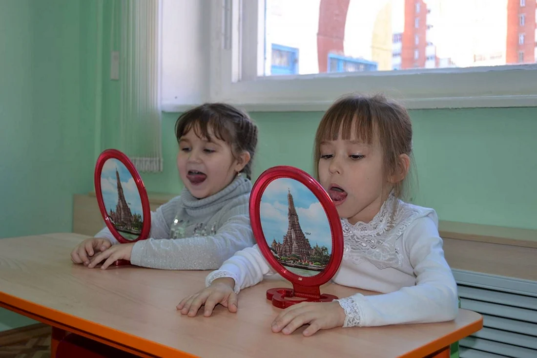 Занятия с логопедом
