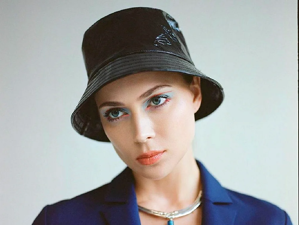 Актриса Самбурская