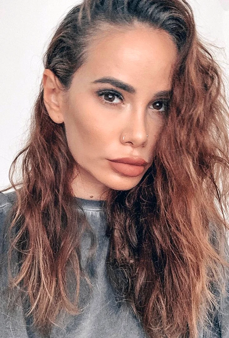 Блоггер Айза Анохина