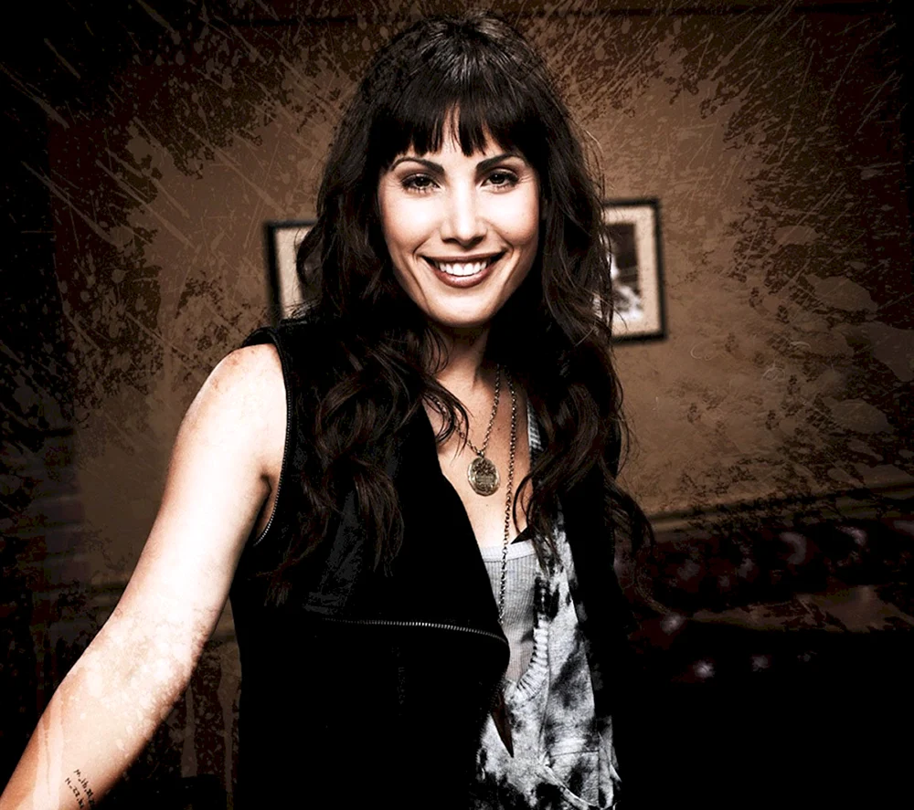 Carly Pope