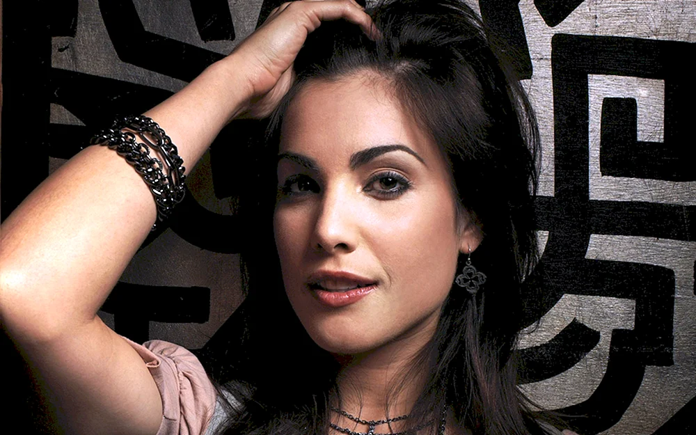 Carly Pope