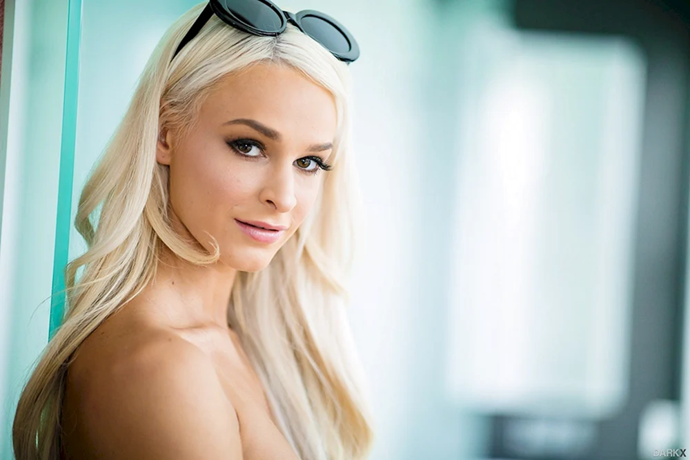 Эмма Хикс Emma Hix