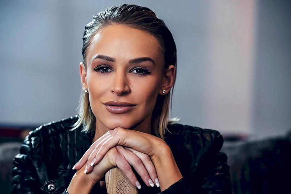 Эмма Хикс Emma Hix