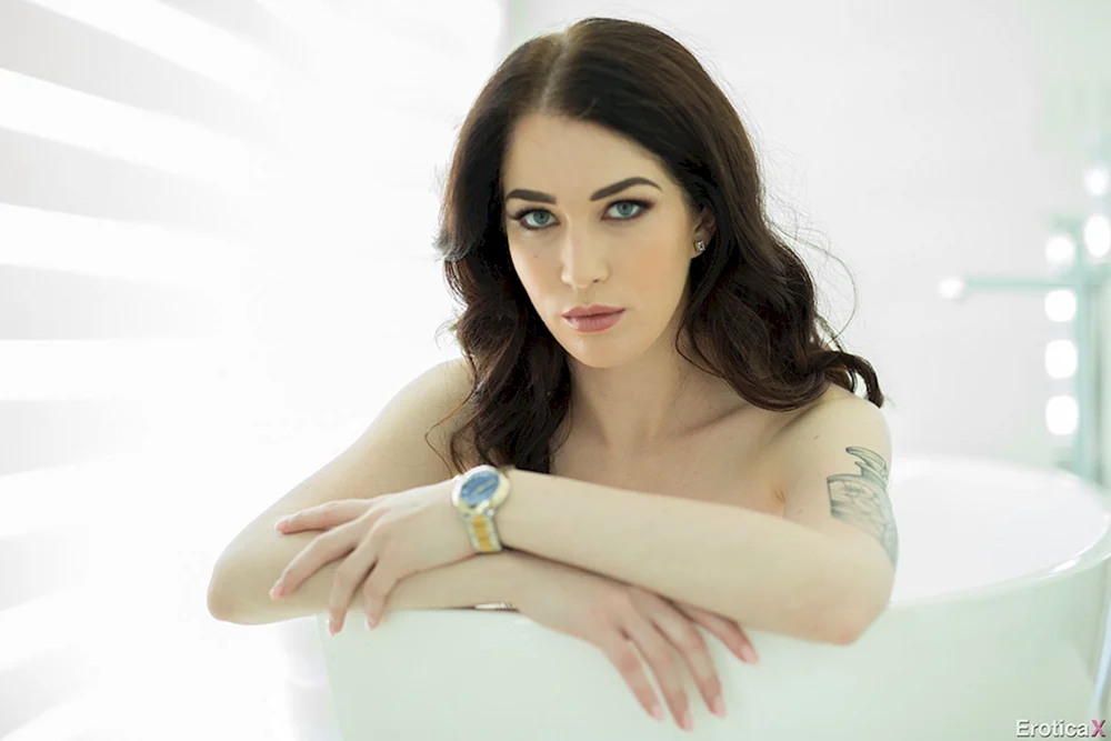 Evelyn Claire