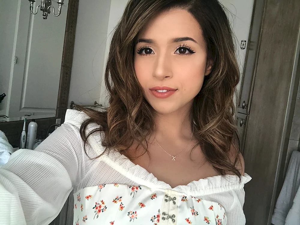 Имейн Pokimane анис