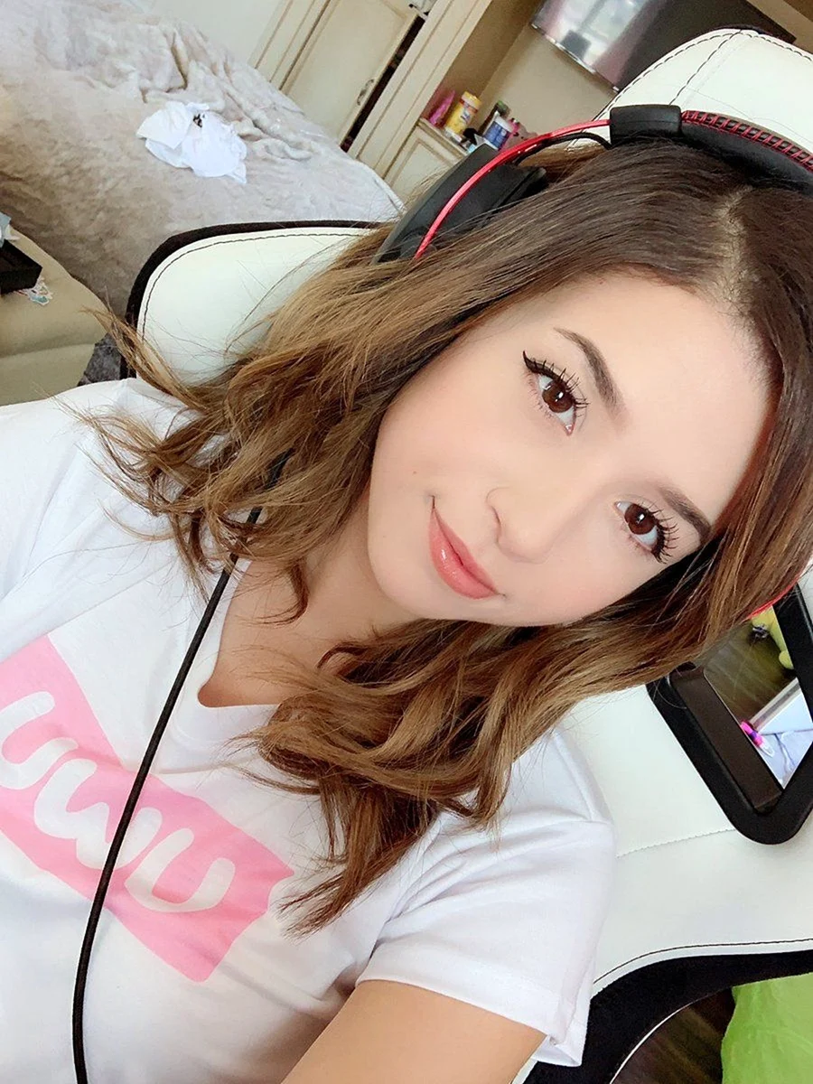 Имейн Pokimane анис