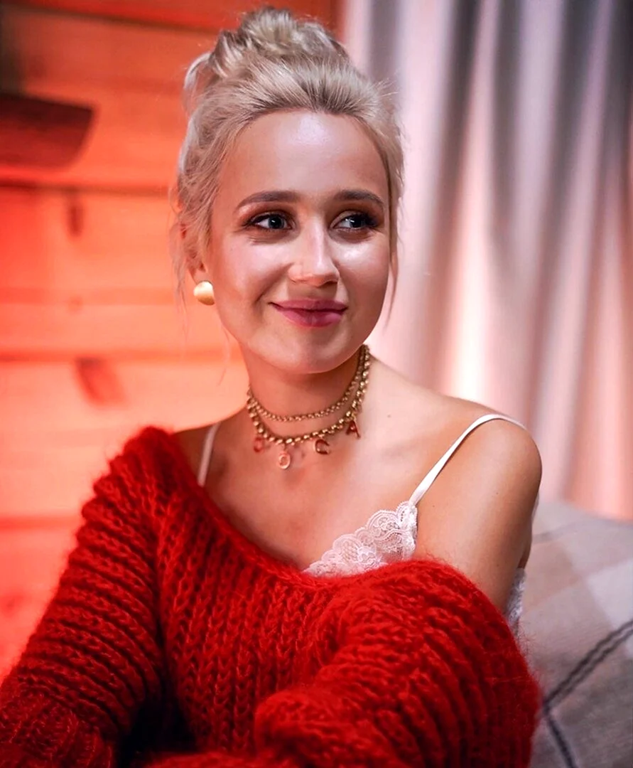 Клава Высокова