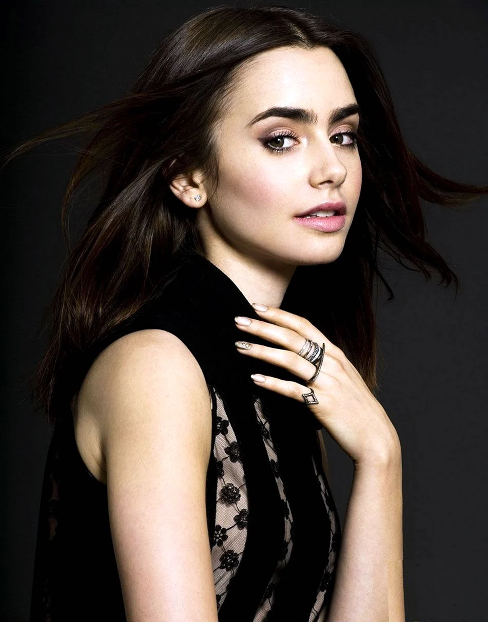 Лили Коллинз Lily Collins
