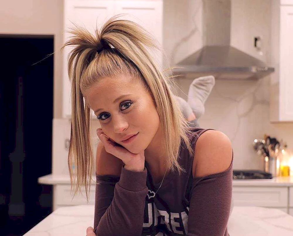 Lizzy Liques ведущая